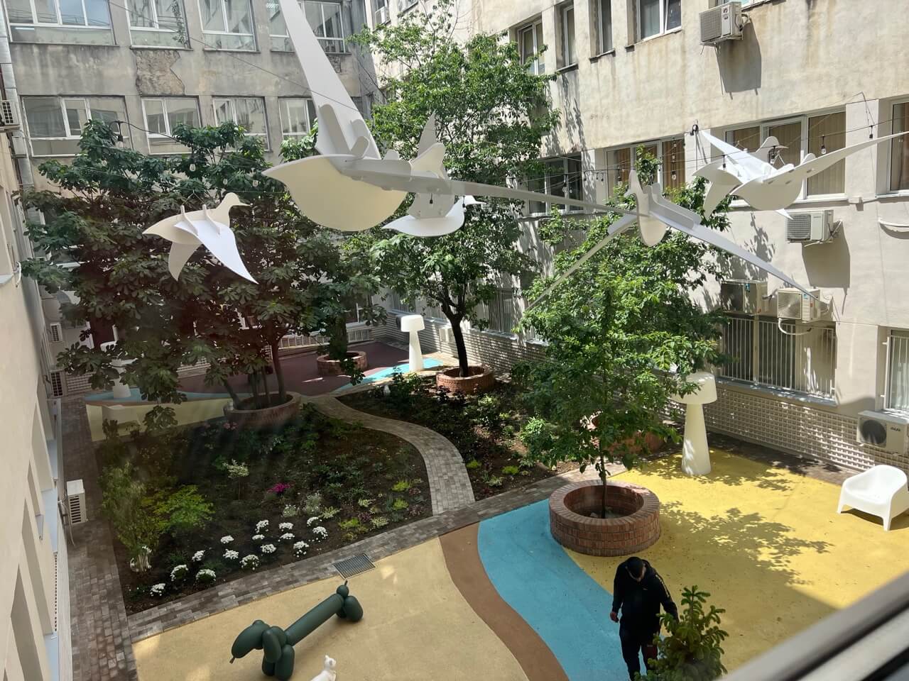 Curtea Institutului Oncologic Bucuresti